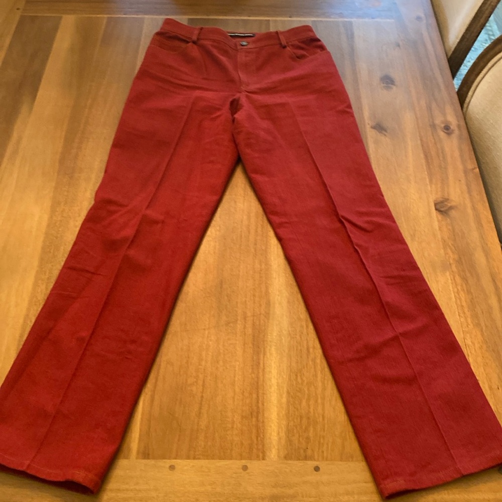 Company by Ellen Tracy straight leg red lightweight jeans. Womens Size 4